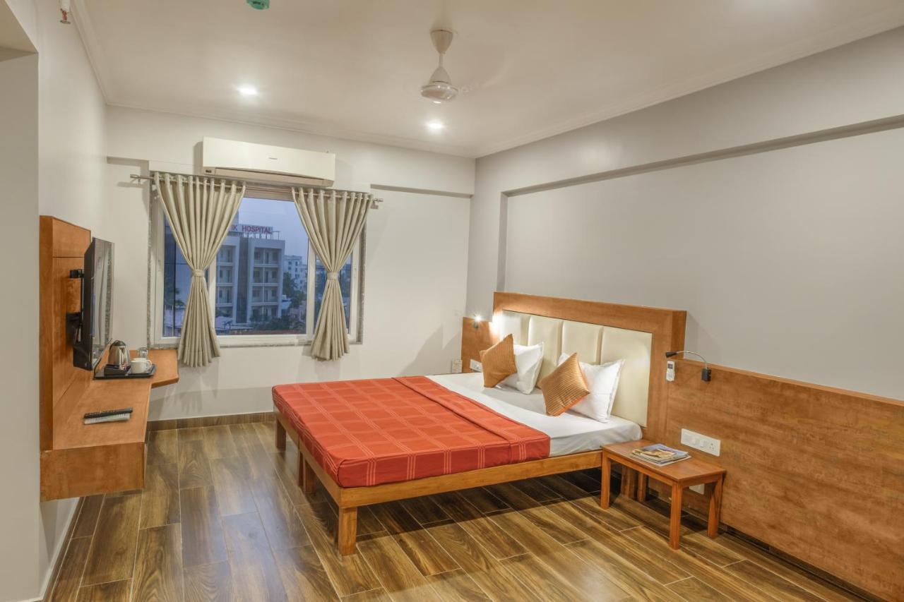 Hotel Opal Kolhápur Kültér fotó