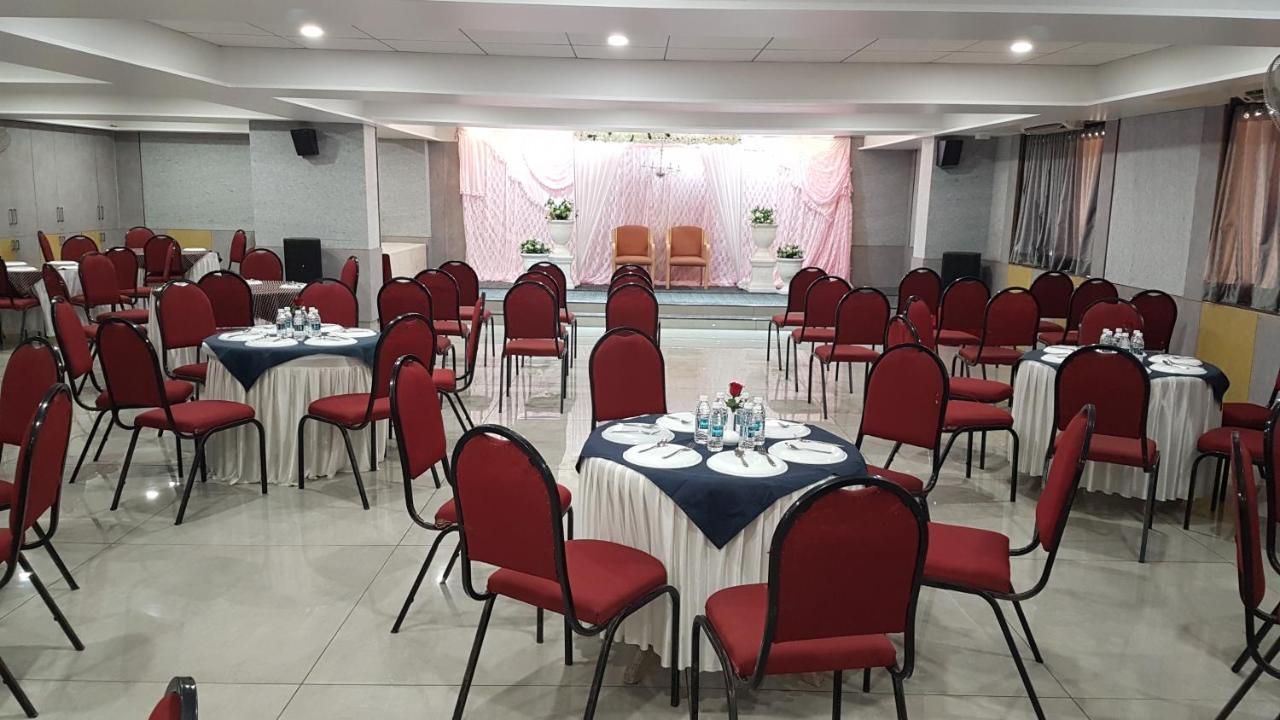 Hotel Opal Kolhápur Kültér fotó