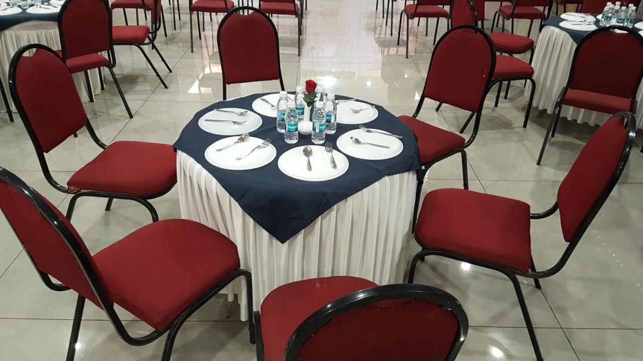 Hotel Opal Kolhápur Kültér fotó